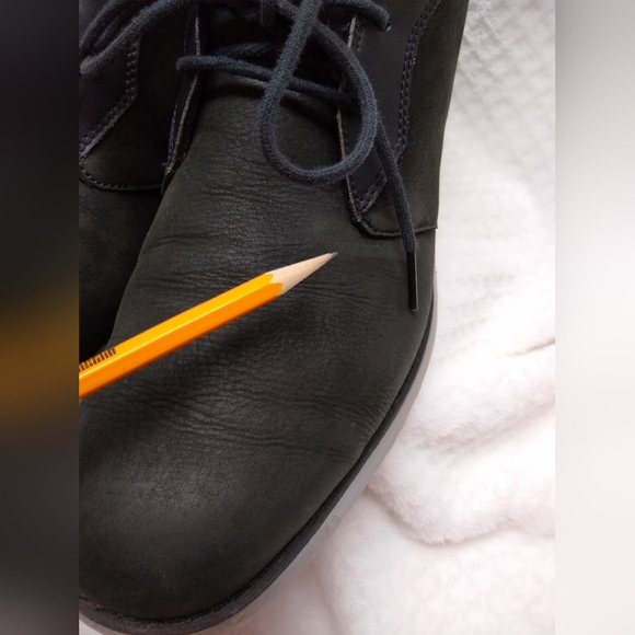 UGG Men's Black Leather Chukka Boots "Union" SZ 13 - Picture 2 of 11